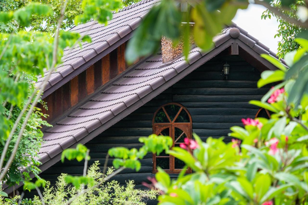 Hotel Ratmanee House Kanchanaburi Exterior foto