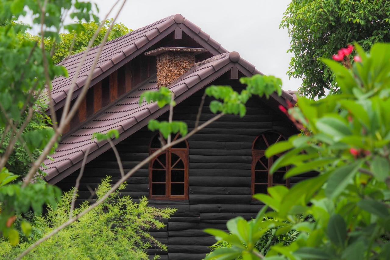 Hotel Ratmanee House Kanchanaburi Exterior foto