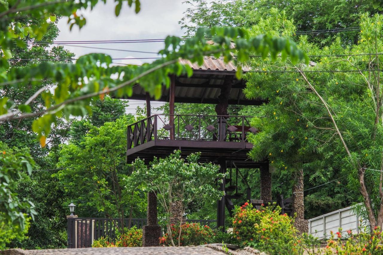 Hotel Ratmanee House Kanchanaburi Exterior foto
